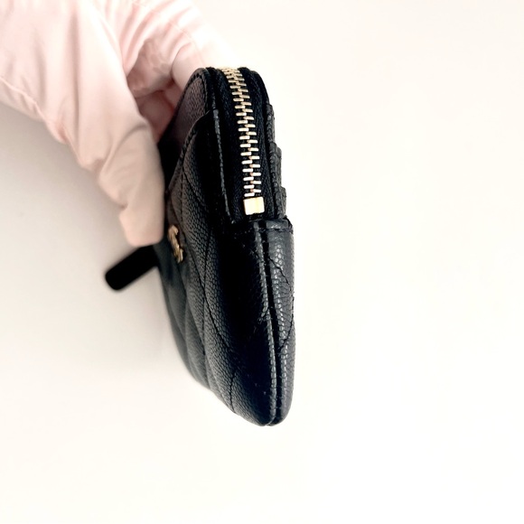 🔥 CHANEL Caviar Quilted Zip Card Holder
Wallet in Black with gold hardware - Picture 7 of 13